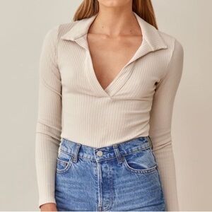 Reformation Hailey stretch organic cotton ribbed split neck collared bodysuit M
